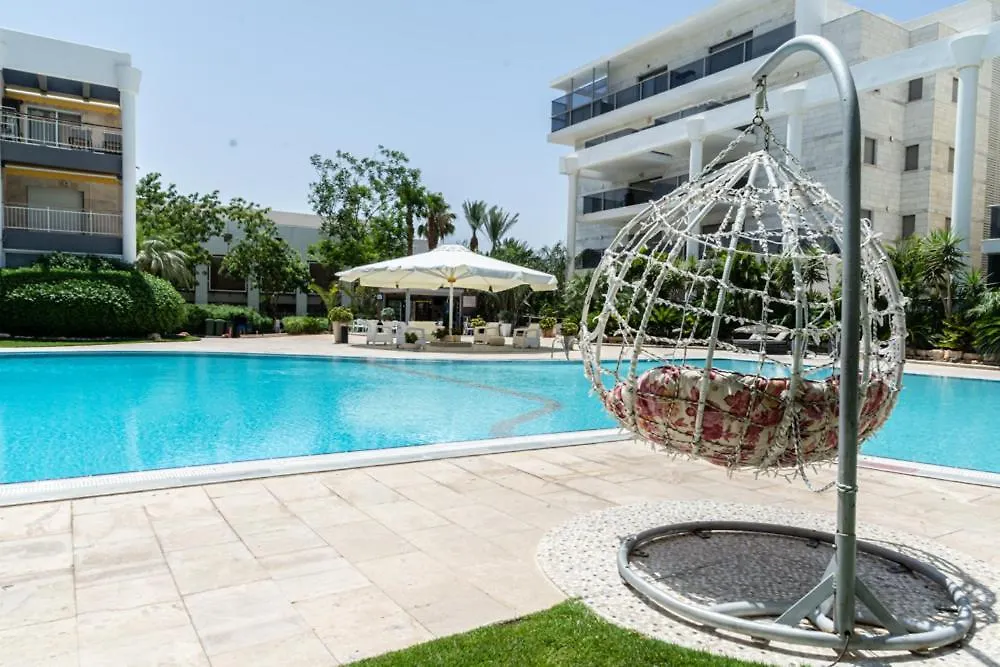 아파트 Garden Suite & Pool 엘라트